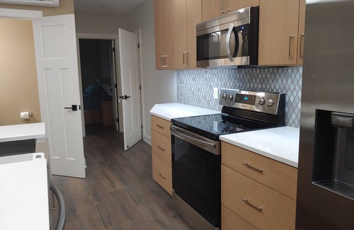 Irvington Haus | 2 Bedroom Dble. 1 1/2 Bath, Pet Friendly