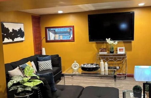 Bellwood Eigentumswohnung | 2-bedroom haven near Ohare with Wi-Fi, AC in fabulous Bellwood