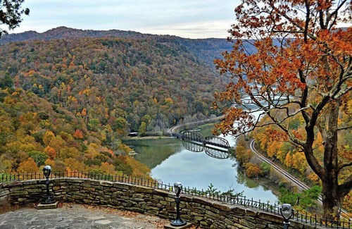 Mount Carbon Haus | 2-bedroom- hot tub-pool-NRG-Hawks Nest State Park-NO CLEANING FEE!