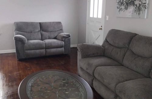 Cleveland Heights Haus | 2-bedroom house close to the Cleveland Clinic Main Campus w/fireplace and a den