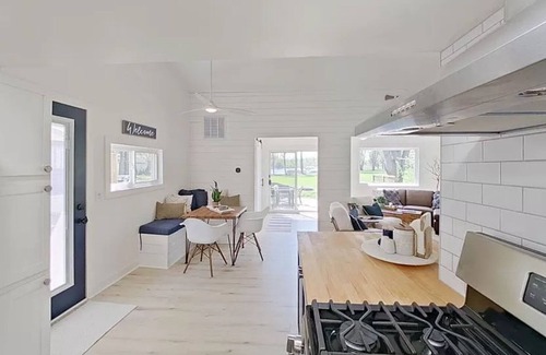 Lakeland Haus | 2-bedroom house on Strawberry Lake in Pinckney, MI with hot tub, WiFi.