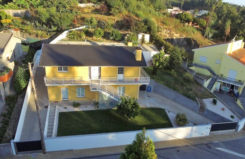 Santa Maria da Feira Haus | Modern möbliertes Haus mit 2 Schlafzimmern, 40 m Terrasse, 25 km Porto
