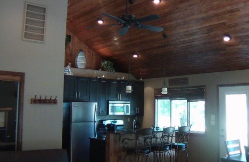 Delavan Lake Haus | 2 Schlafzimmer für bis zu 8 Personen mit Boat Slip! Hunde willkommen!