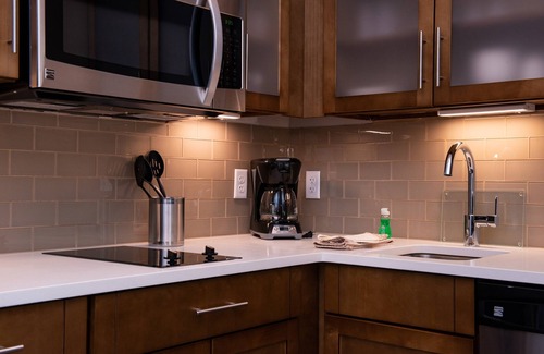 St. George Eigentumswohnung | 2 Bedroom Suite with Free Breakfast | Shared Pool & Hot Tub + Perfect Family Vacation!