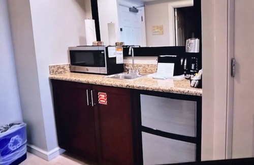 East Fort Lauderdale Villa | 2 bedroom villa available for the FLIBS. Sleeps up to eight!