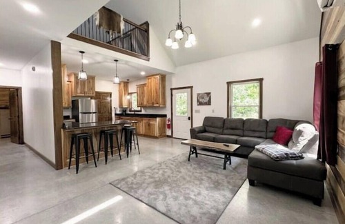 Dennison Kabine | 2 Bedroom With Loft - 2.25 miles from Enchanted Acres Wedding Venues.