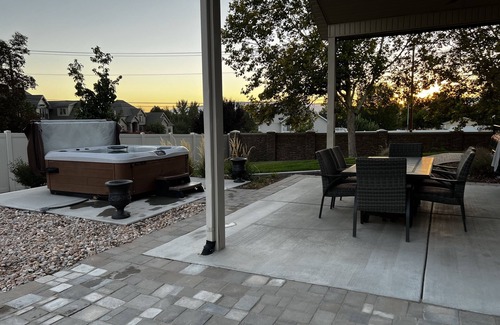 Pleasant Grove Wohnung | 2 Bedrooms, Sleeps 6, Pool, Hot tub, putting green, XBox room