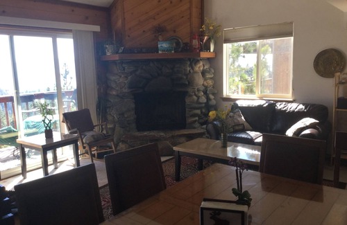 Tahoe Village Wohnung | 2 Bedrooms with a Lakeview, Kitchen, Fireplace, near Heavenly Boulder