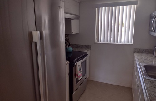 Daytona Beach Wohnung | 2-beds apartment in quiet area in Daytona Beach with WiFi, Playground and more.