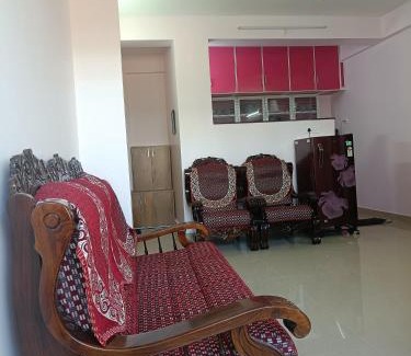 North Nada Wohnung | 2 BHK Furnished Flat - 200 m to Guruvayur Temple - For FAMILIES ONLY