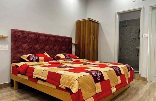 Bullawala Wohnung | 2 BHK w Dining/couch & Pvt Parking