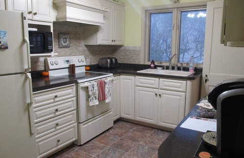 Kutzky Park Haus | 2 Blks St Marys Main Fl Beds Bath CoveredByFaith