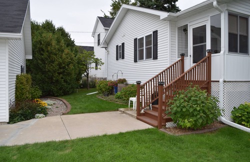 Elk Rapids Haus | Neue Vermietung 2 Blocks vom Lake Michigan Beach