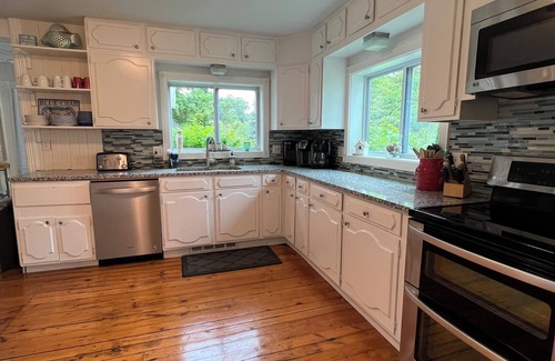 Elk Rapids Haus | Perfekter Herbst- und Winterurlaub! Herbstfarben und Wein, Winterskifahren und Tubing