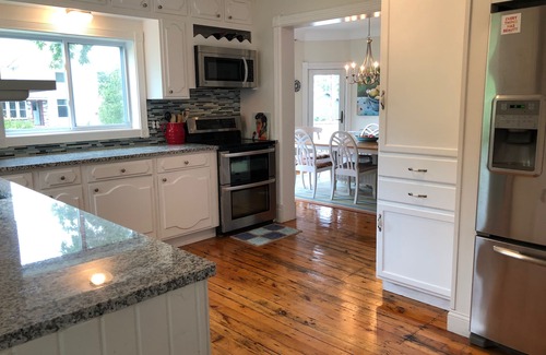 Elk Rapids Haus | Perfekter Herbst- und Winterurlaub! Herbstfarben und Wein, Winterskifahren und Tubing