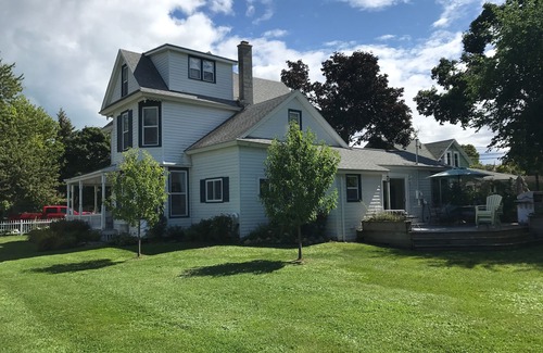 Elk Rapids Haus | Perfekter Herbst- und Winterurlaub! Herbstfarben und Wein, Winterskifahren und Tubing