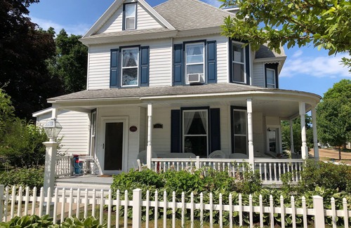 Elk Rapids Haus | Perfekter Herbst- und Winterurlaub! Herbstfarben und Wein, Winterskifahren und Tubing