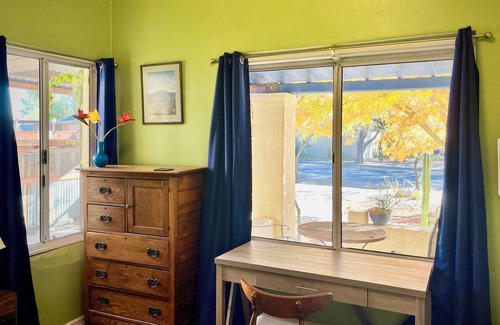Sam Hughes Haus | ** 2 Blocks to UA, Historic House With Spa! **