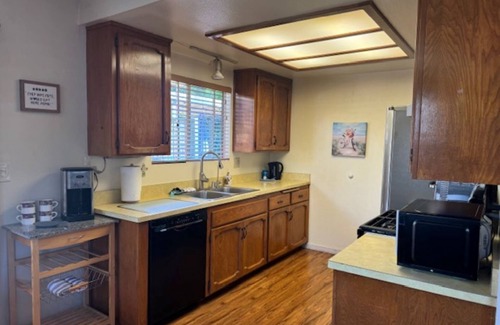 Leucadia Eigentumswohnung | 2 br/2ba near Ocean. Redecorated & fully furnished with kitchen gear and linens.