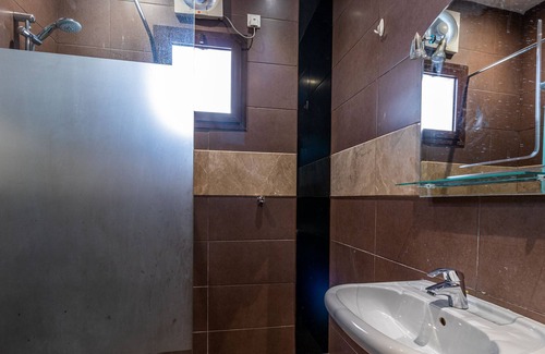 Mecca Wohnung | 2 Br Apartment for Rent - Unit 10