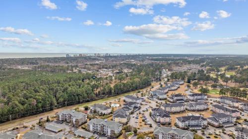 Central Myrtle Beach Wohnung | 2 BR Condo, in sought after Myrtlewood! retreat Sleeps 4!