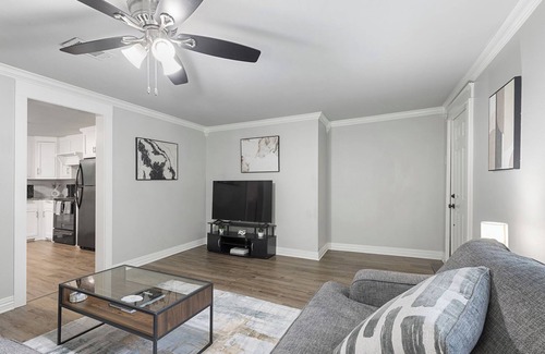 Conway Haus | 2 BR Cozy and Stylish Home