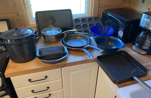 Beulah Kabine | Hütte mit Privatstrand am Crystal Lake. Gehen Sie zu Beulah Geschäften und Restaurants!