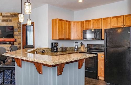 Lake Delton Resort | 2 BR Dlx -8 FREE Wilderness Water Park Passes per night Included! 25% Deposit!