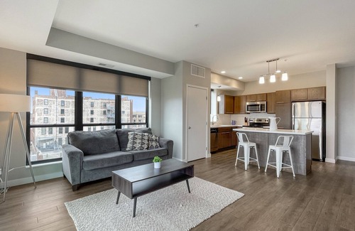 Downtown Des Moines Wohnung | 2 BR Dwntwn Apt with Hot Tub