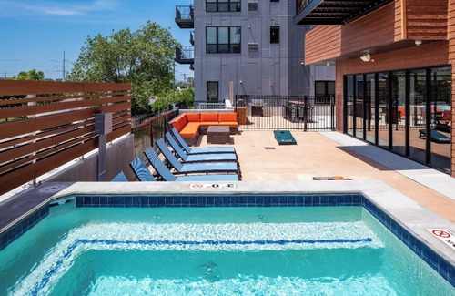 Downtown Des Moines Wohnung | 2 BR Dwntwn Apt with Hot Tub