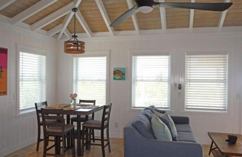 George Town Wohnung | 2 BR KESTREL COTTAGE with Exclusive Beach Park