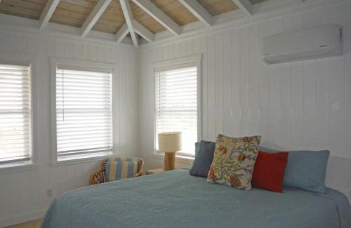 George Town Wohnung | 2 BR KESTREL COTTAGE with Exclusive Beach Park