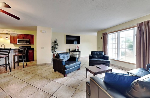 Put-in-Bay Eigentumswohnung | 2 BR Pool View Unit - Updated Put-in-Bay Condo - Only Steps from Lake Erie C4