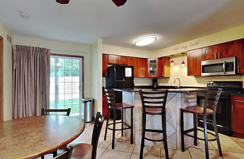 Put-in-Bay Eigentumswohnung | 2 BR Pool View Unit - Updated Put-in-Bay Condo - Only Steps from Lake Erie C4