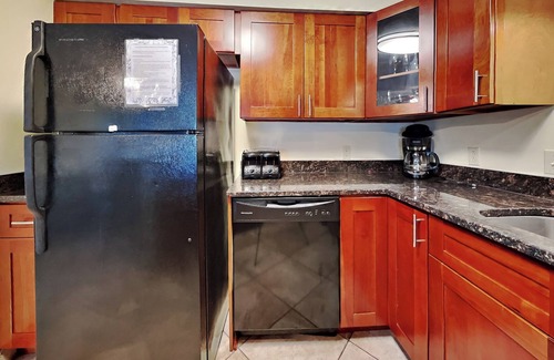 Put-in-Bay Eigentumswohnung | 2 BR Pool View Unit - Updated Put-in-Bay Condo - Only Steps from Lake Erie C4