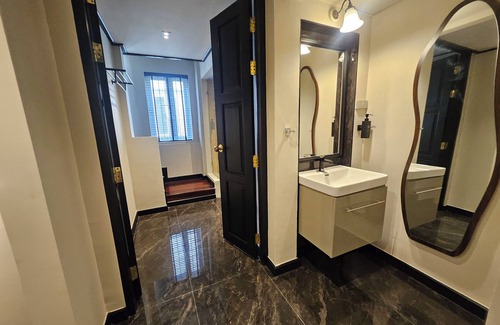 Samphanthawong Haus | 2 BR Soho house Lux |Walk to Chinatown|MRT|Pier