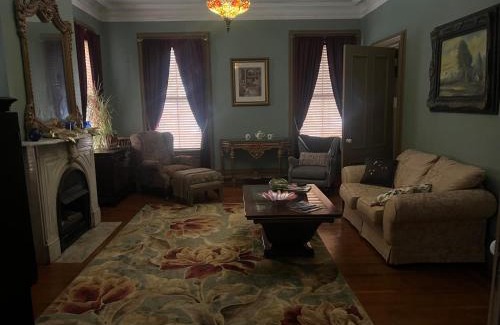 Poughkeepsie Wohnung | 2 Br Victorian Apt 2800 sq ft 2 floors with Full Kitchen 2 baths and Laundry