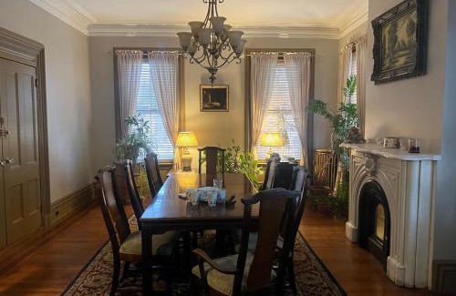 Poughkeepsie Wohnung | 2 Br Victorian Apt 2800 sq ft 2 floors with Full Kitchen 2 baths and Laundry