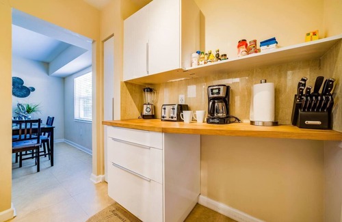 Lake Ridge Wohnung | # 2: Ruhige und private 1BR / 1BA mit Patio und voll ausgestatteter Küche