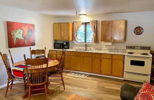 Glenwood Haus | #2 Casita Tatonka at the Catwalk, 2 BdRm Casita w/ Kitchen