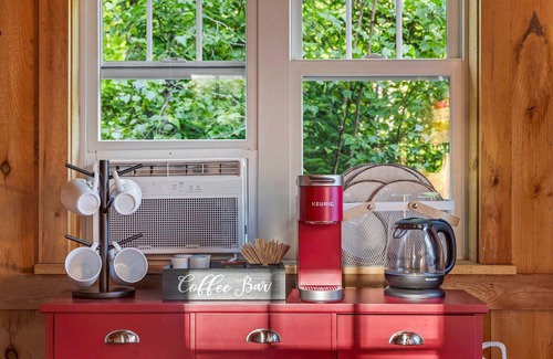 Bethel Kabine | 2 Charming Cabins! 2 Hot Tubs! Dogs Welcomed