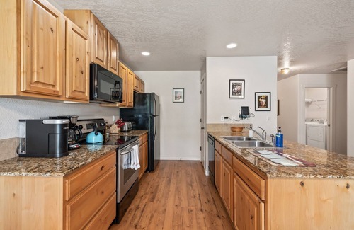 Meridian Haus | 2 Charming Homes | Private yards | Sleeps 16!