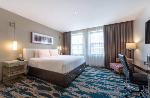 Near North Side Hotel | 2 Charming Units in Trendy River North! Short Drive to Chicago O’Hare Airport!