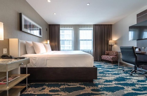 Near North Side Hotel | 2 Charming Units in Trendy River North! Short Drive to Chicago O’Hare Airport!