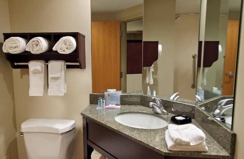 Hagerstown Hotel | 2 Connecting Suites with Three Beds and One Sofabed at a Full Service Hotel by Suiteness