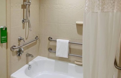 Hagerstown Hotel | 2 Connecting Suites with Three Beds and One Sofabed at a Full Service Hotel by Suiteness