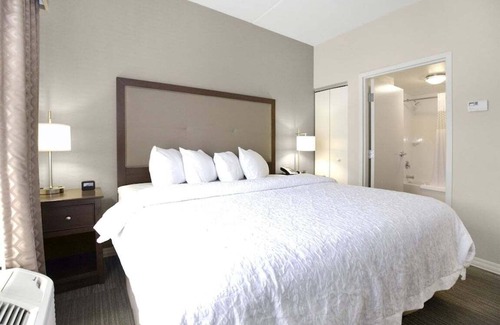Bairdford Hotel | 2 Connecting Suites with 3 beds and 1 sofabed at a Full Service Hotel by Suiteness