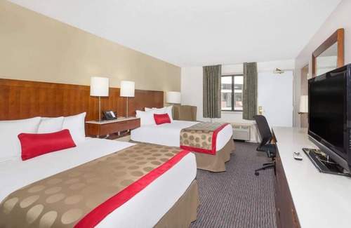 Cedar City Hotel | 2 Family-Friendly Rooms Close to Beautiful Cedar Breaks! Free Breakfast, Pool!