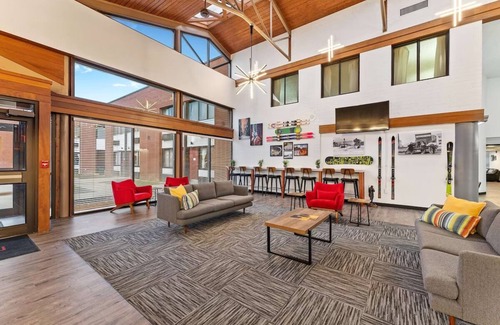 Cedar City Hotel | 2 Family-Friendly Rooms Close to Beautiful Cedar Breaks! Free Breakfast, Pool!