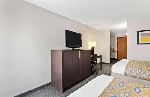 Naperville Hotel | 2 Family-Friendly Units Near Downtown Naperville - Free Parking and Breakfast!